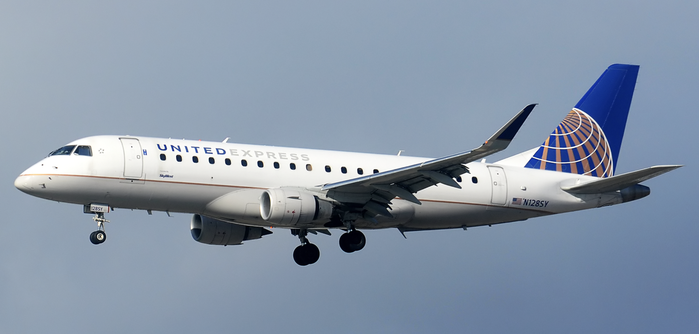 N128SY Embraer 175